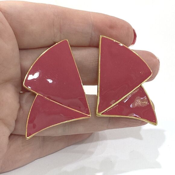 Vintage clip on earrings gold & pink enamel mod 1980’s fan flare costume jewelry - Picture 2 of 5